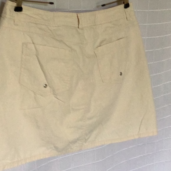 Ivory cargo skort Size 10 - Picture 2 of 5